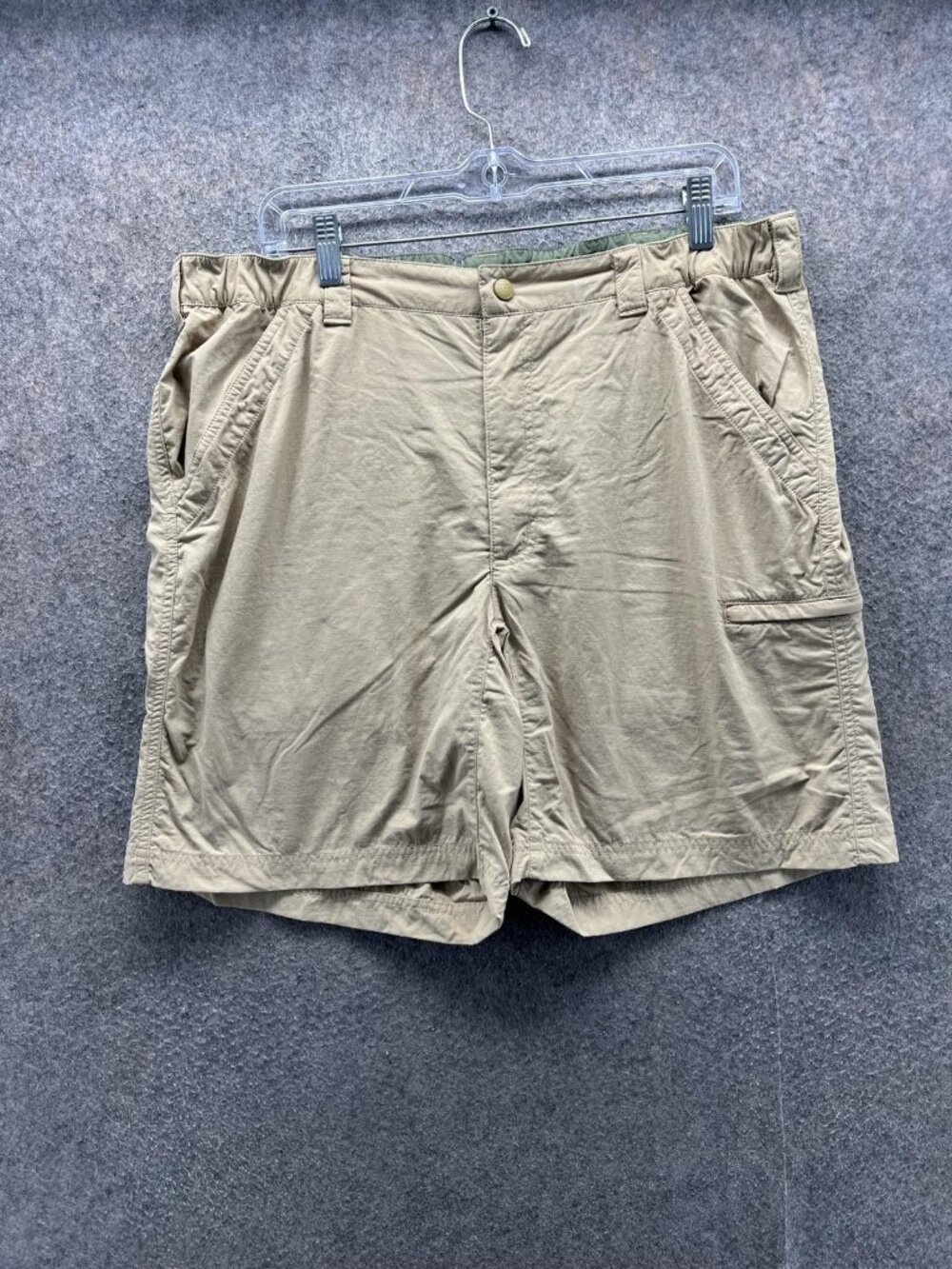 L.L. Bean Shorts Mens Large Beige Cargo Flat Front Nylon Lightweight Travel
